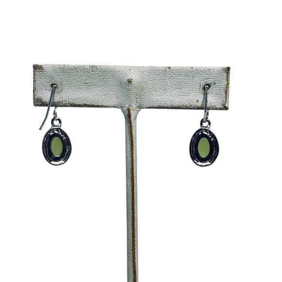 Silver Tone & Green Bib Necklace With Matching Pierced Earrings (5690) - Picture 7 of 7